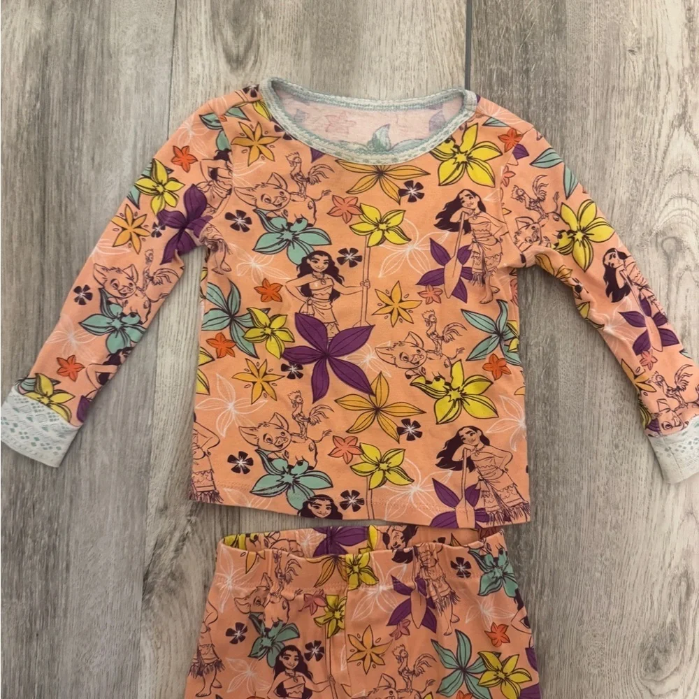 Disney Moana  Peach Floral Long-Sleeve Pajama Set with Multicolor Flowers